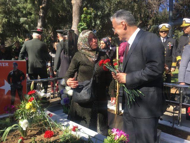 Kadifekale Şehitliği’nde 18 Mart Töreni