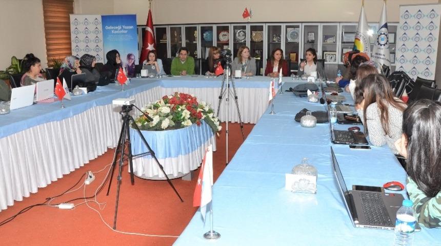 &lsquo;Geleceği Yazan Kadınlar&rsquo;ın eğitimi ETSO&rsquo;da başladı