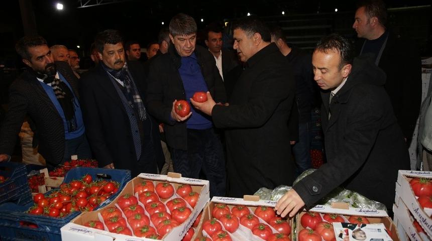 Türel Hal esnafını ziyaret etti: "Söz verdik fazlasını yaptık"