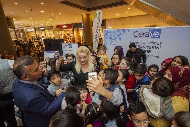 Zahide Yetiş Adanalı sevenleriyle buluştu