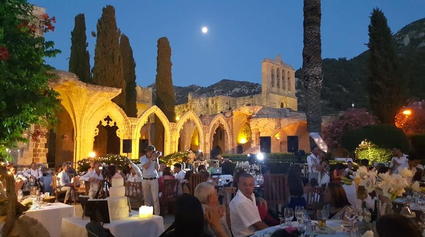 KKTC turizmi de düğün yapıyor, Ada’ya düğün için akın var