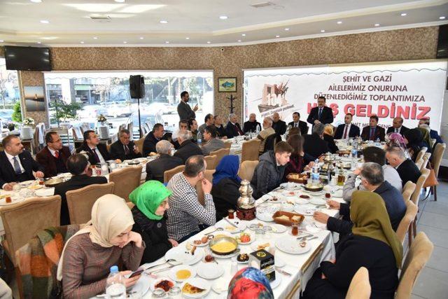 Genç, şehit ve gazi aileleri ile kahvaltıda bir araya geldi