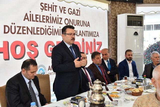 Genç, şehit ve gazi aileleri ile kahvaltıda bir araya geldi