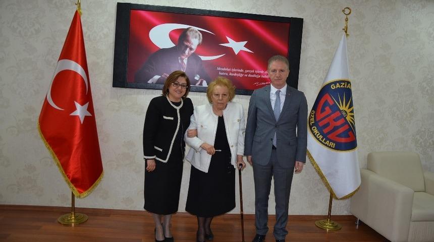 Şampiyonların okulu GKV Vali G&uuml;l ve Başkan Şahin&rsquo;i ağırladı