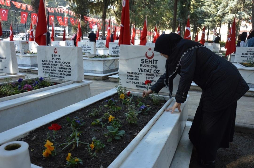 Şehit ailelerinin duygusal anları