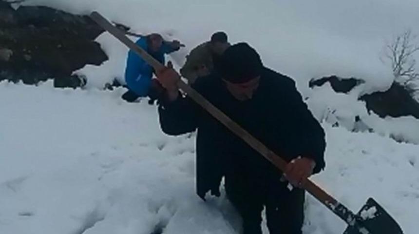 Karlı tepeleri aşan VASKİ ekiplerinin fedakarlığı