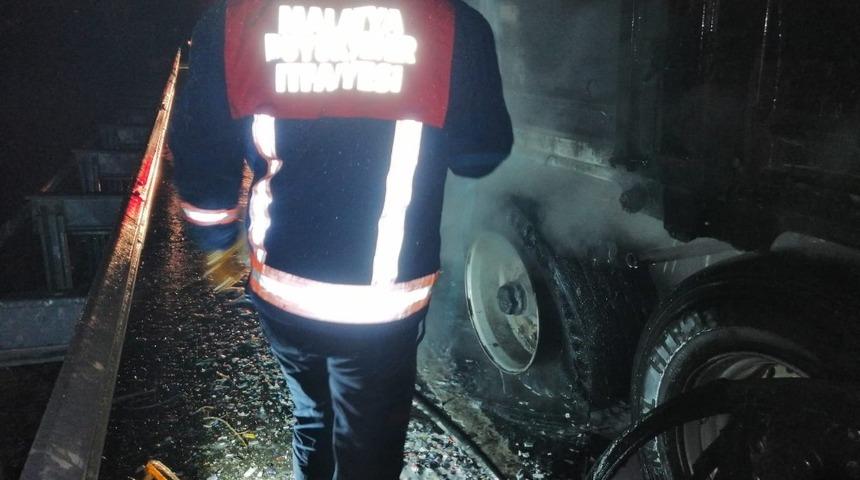 Seyir halindeki tırda yangın