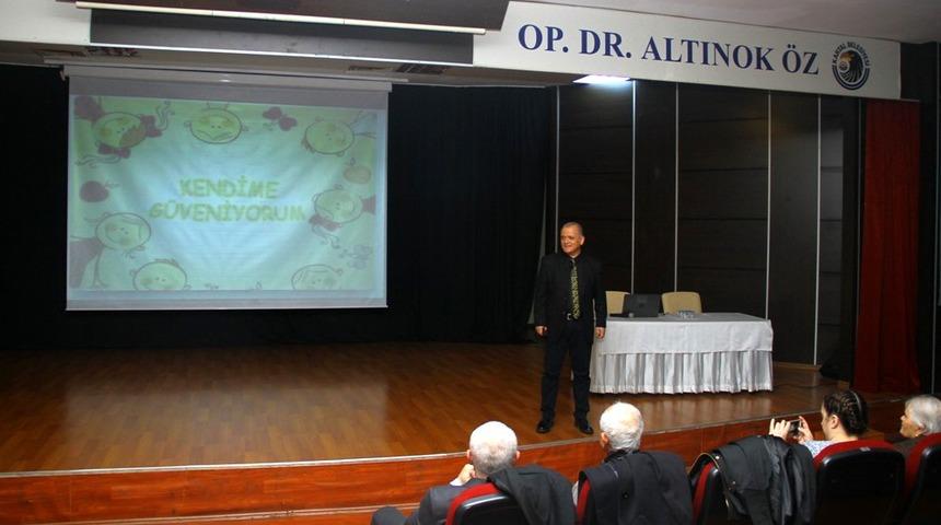 &ldquo;&Ouml;zg&uuml;ven Ne Değildir&rdquo; adlı seminer Kartal&rsquo;da d&uuml;zenlendi