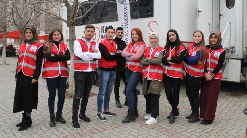 DP&Uuml;&rsquo;den 820 &uuml;nite kan bağışı