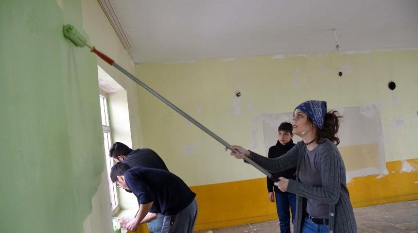 Tiyatrocular okulu sil baştan yeniledi