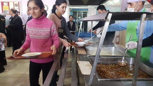 500 kişiye Çanakkale Savaşında yenilen hoşaf ve buğday çorbası ikram edildi