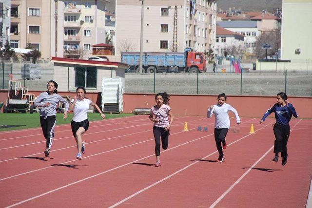 Erzincan atletizm yarışları yapıldı