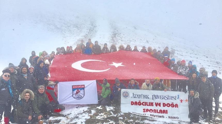 Palandöken’in zirvesinde şehitleri yad ettiler