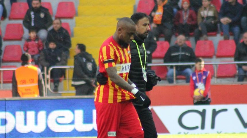 Jean Armel Kana Bıyık, Kamerun Milli Takımı kadrosundan çıkartıldı