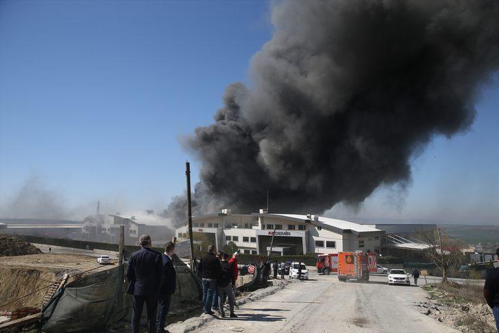 Son dakika: İstanbul'daki fabrika yangını sürüyor! Robot araçlar kullanılıyor G1