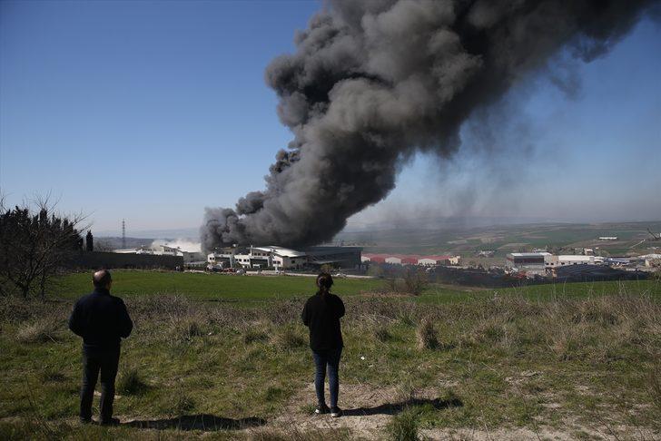 Son dakika: İstanbul'daki fabrika yangını sürüyor! Robot araçlar kullanılıyor G2