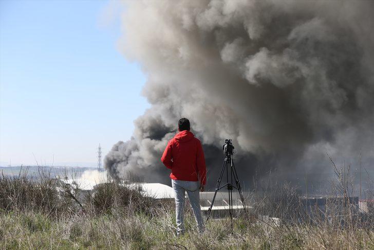 Son dakika: İstanbul'daki fabrika yangını sürüyor! Robot araçlar kullanılıyor G3