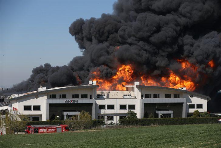 Son dakika: İstanbul'daki fabrika yangını sürüyor! Robot araçlar kullanılıyor G5