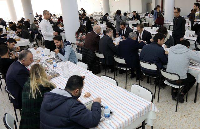 GAÜN’de öğle yemeğinde Çanakkale Ecdad menüsü çıktı