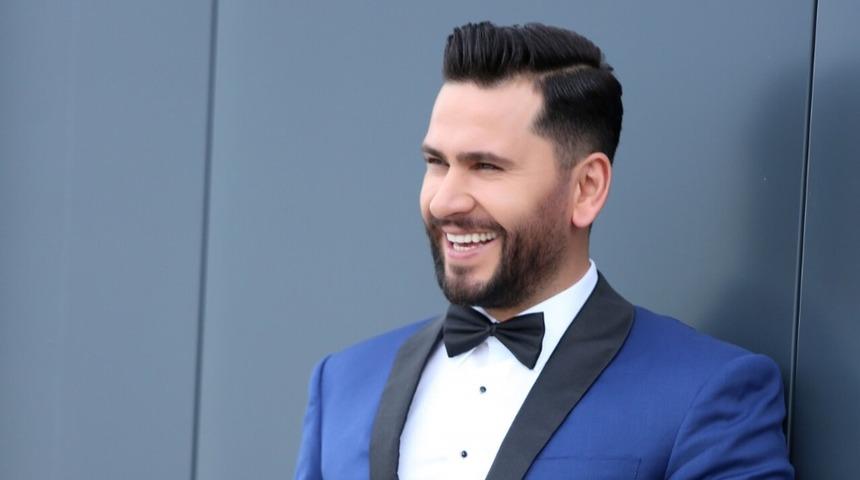 &Ouml;zg&uuml;r Alter Van&rsquo;da sahne alacak