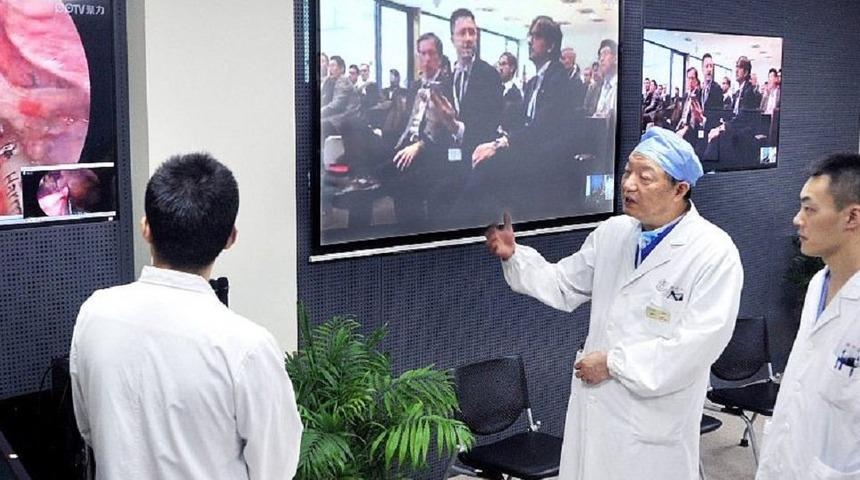 D&uuml;nyanın ilk uzaktan beyin ameliyatı &Ccedil;in'de yapıldı: Huawei'nin 5G teknolojisi kullanıldı