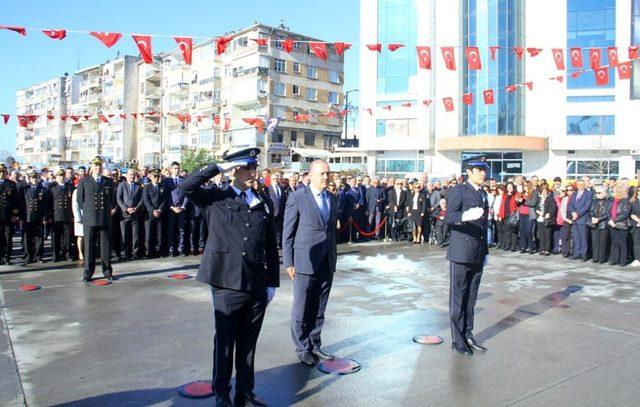 18 Mart Şehitler Günü kapsamında Atatürk Anıtı’na çelenk sunuldu