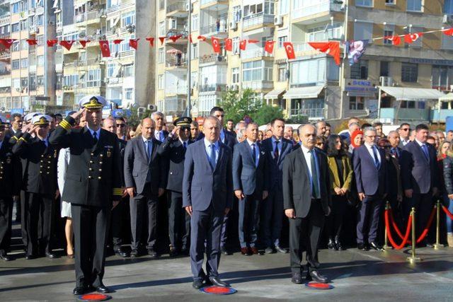 18 Mart Şehitler Günü kapsamında Atatürk Anıtı’na çelenk sunuldu