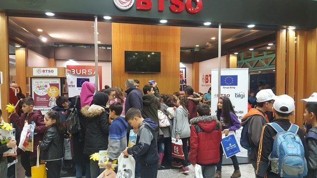 Bursa Kitap Fuarı’nda Bursa AB Bilgi Merkezi’ne büyük ilgi