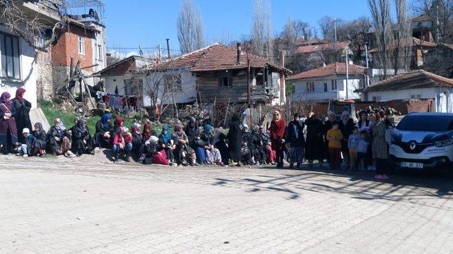 Bükdere köylüleri Çanakkale için söyledi