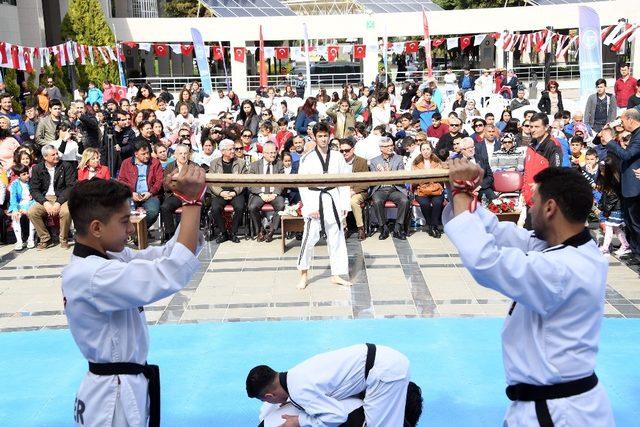 Başkan Kocamaz, spor kurslarına katılanlara sertifikalarını verdi