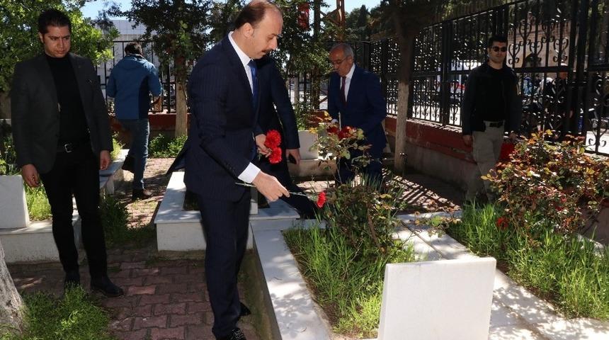 &Ccedil;anakkale Zaferinin yıld&ouml;n&uuml;m&uuml;nde şehitler anıldı