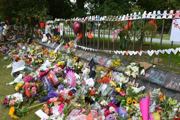 Yeni Zelandalılardan terör kurbanlarına saygı seli  G3