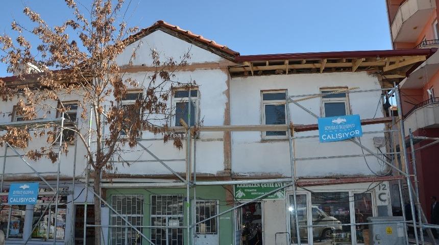 Seyitgazi&rsquo;nin tarihi Battalgazi evleri g&uuml;n y&uuml;z&uuml;ne &ccedil;ıkıyor