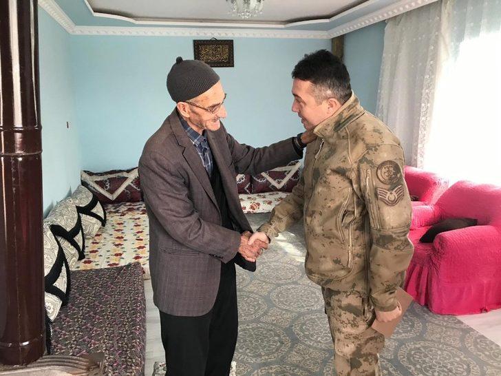 Mehmetçik, şehit ailelerini yalnız bırakmıyor G5