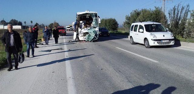 Sıkışan şoförü itfaiye ekipleri kurtardı