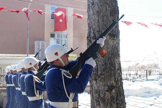 Van ve Bitlis'te Çanakkale şehitleri anıldı