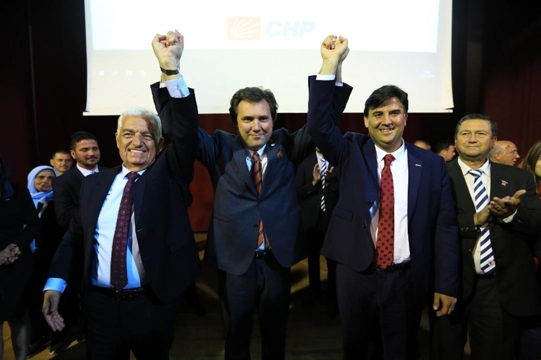 Muğla B&uuml;y&uuml;kşehir Başkanı G&uuml;r&uuml;n, Fethiye&rsquo;de sloganlarla karşılandı