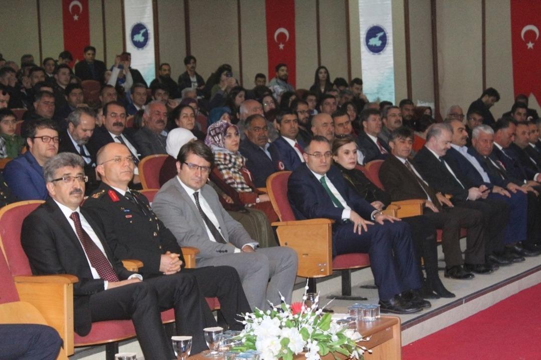Van&rsquo;da 18 Mart Şehitleri Anma G&uuml;n&uuml; ve &Ccedil;anakkale Zaferi&rsquo;nin 104. yıld&ouml;n&uuml;m&uuml;