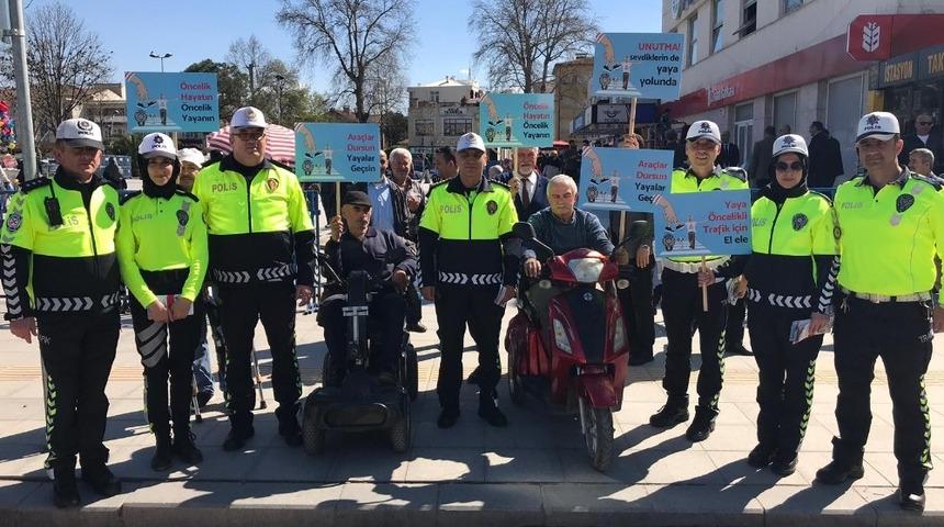 İl Emniyet M&uuml;d&uuml;r&uuml; Kaya, Yata G&uuml;venliği etkinliğine yeni kıyafetlerle katıldı