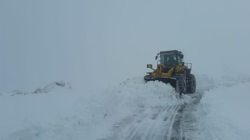 Hakkari-Şırnak karayolu ulaşıma a&ccedil;ıldı