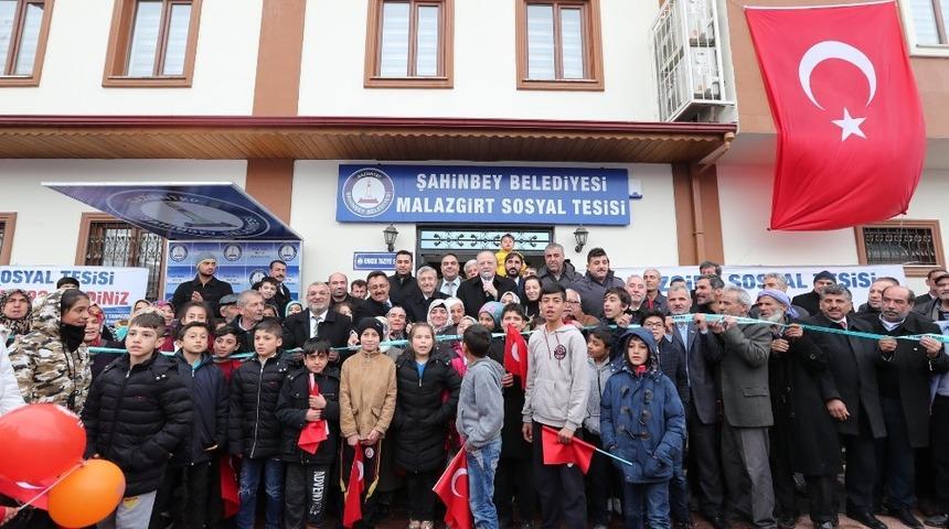 Bir sosyal tesis de Malazgirt Mahallesine
