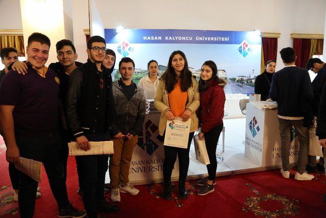 HKÜ Türkiye’nin dört bir yanında üniversite adayları ile buluştu
