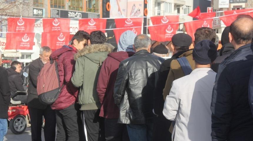 Alperen Ocakları şehitler için lokma dağıttı