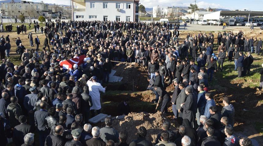 Uzman &ccedil;avuş eşi ve oğlunu &ouml;ld&uuml;r&uuml;p, intihar etmiş