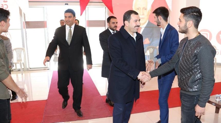 Baydilli rakibinin se&ccedil;im b&uuml;rosunu ziyaret etti