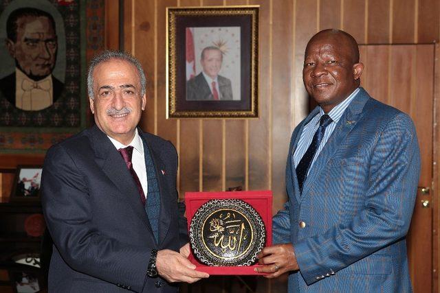 Güney Afrika Ankara Büyükelçisi Malefane, Rektör Çomaklı’yı ziyaret etti