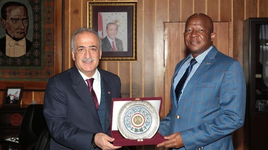 G&uuml;ney Afrika Ankara B&uuml;y&uuml;kel&ccedil;isi Malefane, Rekt&ouml;r &Ccedil;omaklı&rsquo;yı ziyaret etti