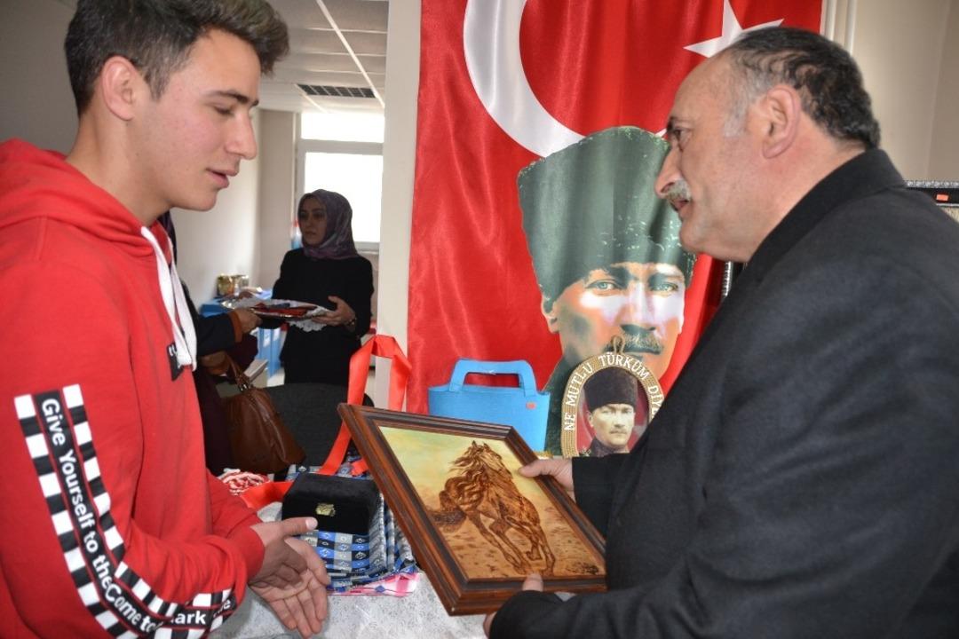 Şenkaya&rsquo;da eğitime destek kermesi d&uuml;zenlendi