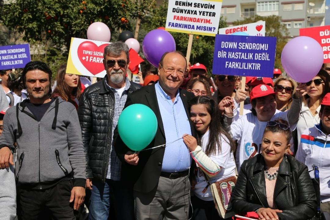 Efeler&rsquo;de dow sendromlu &ccedil;ocuklar etkinlikte buluştu