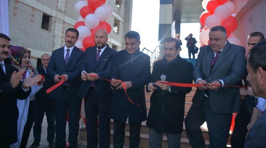 Tatvan&rsquo;da 3 sağlık merkezi ve 1 acil istasyonu a&ccedil;ıldı